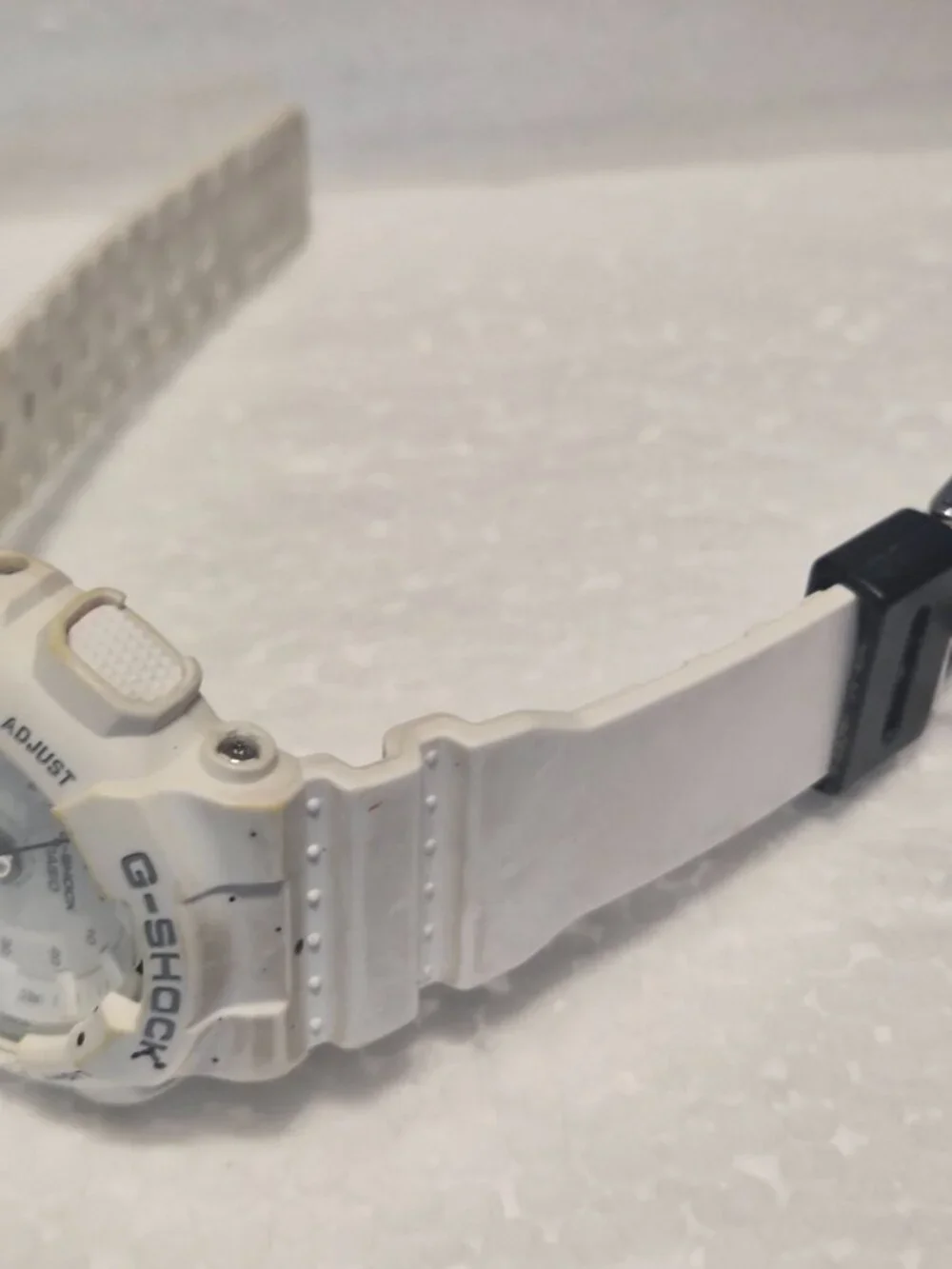 Casio G Shock Step Tracker Matte white